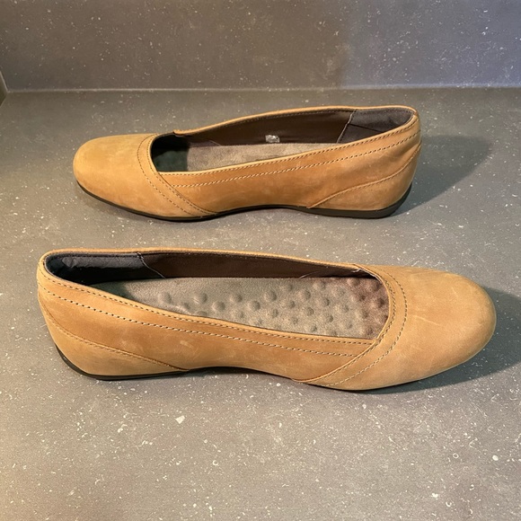 Eddie Bauer Women’s Flats - Size 10 - Picture 4 of 8